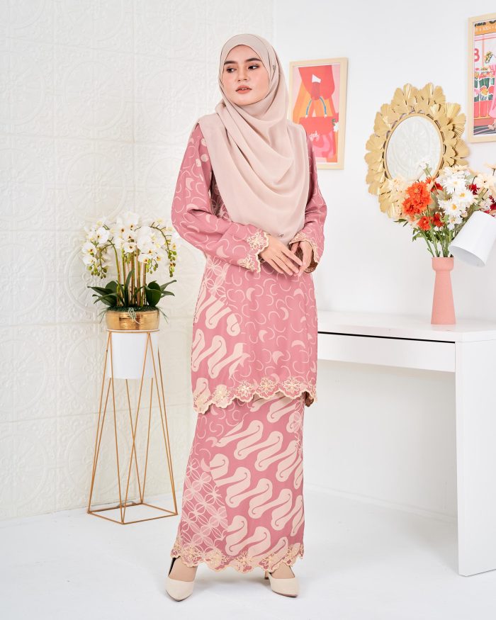 Baju Kurung Moden Batik Puteri Latifah Laluna X MCC - Orchid Pink - Image 4