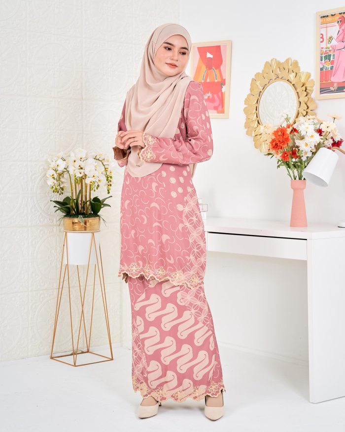 Baju Kurung Moden Batik Puteri Latifah Laluna X MCC - Orchid Pink - Image 3