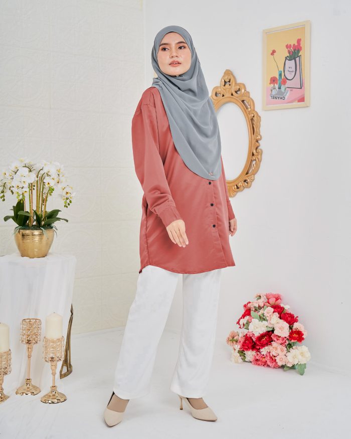 Blouse Satin Ruby - Rasberry Bellini - Image 3