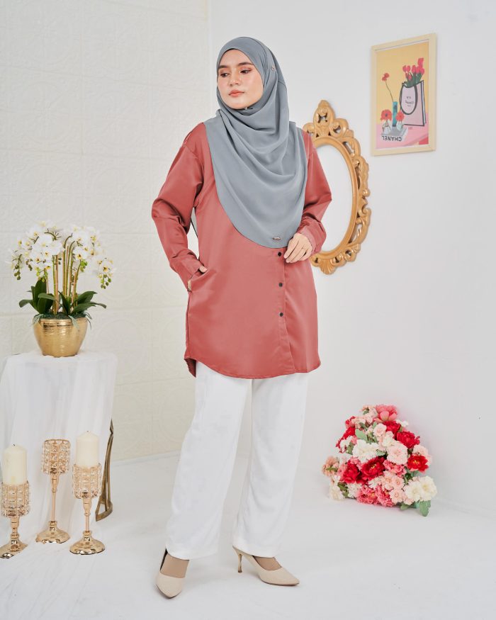 Blouse Satin Ruby - Rasberry Bellini - Image 2