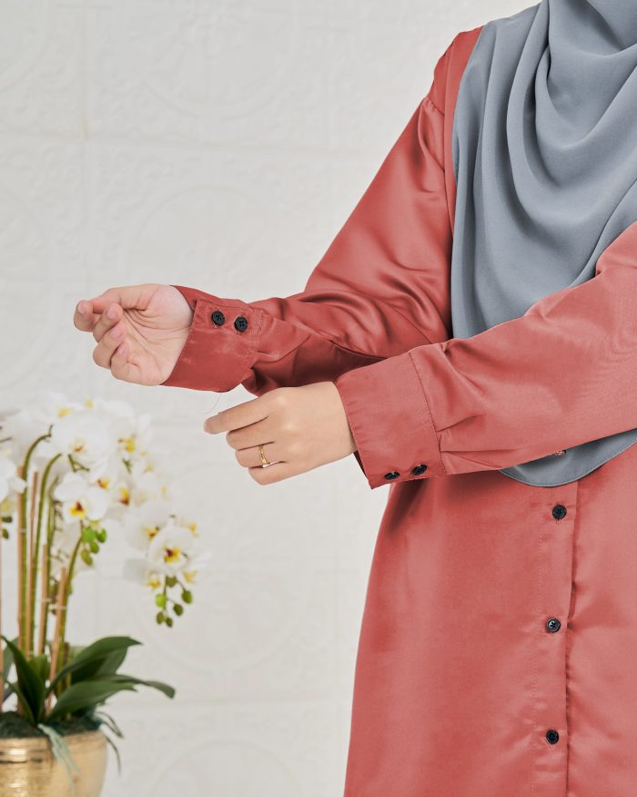 Blouse Satin Ruby - Rasberry Bellini - Image 5