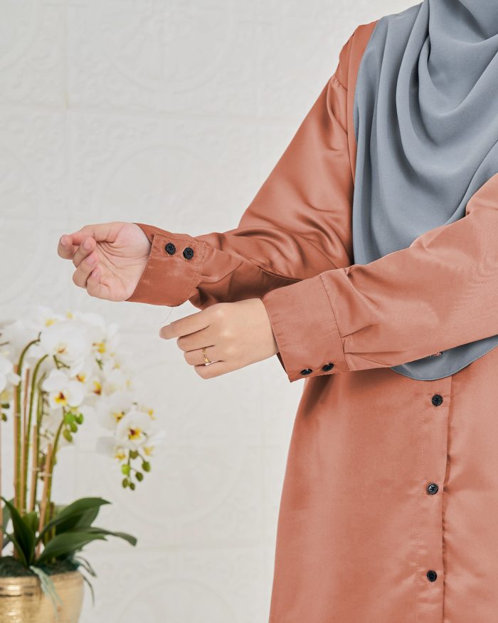 Blouse Satin Ruby - Salmon Coral - Image 4