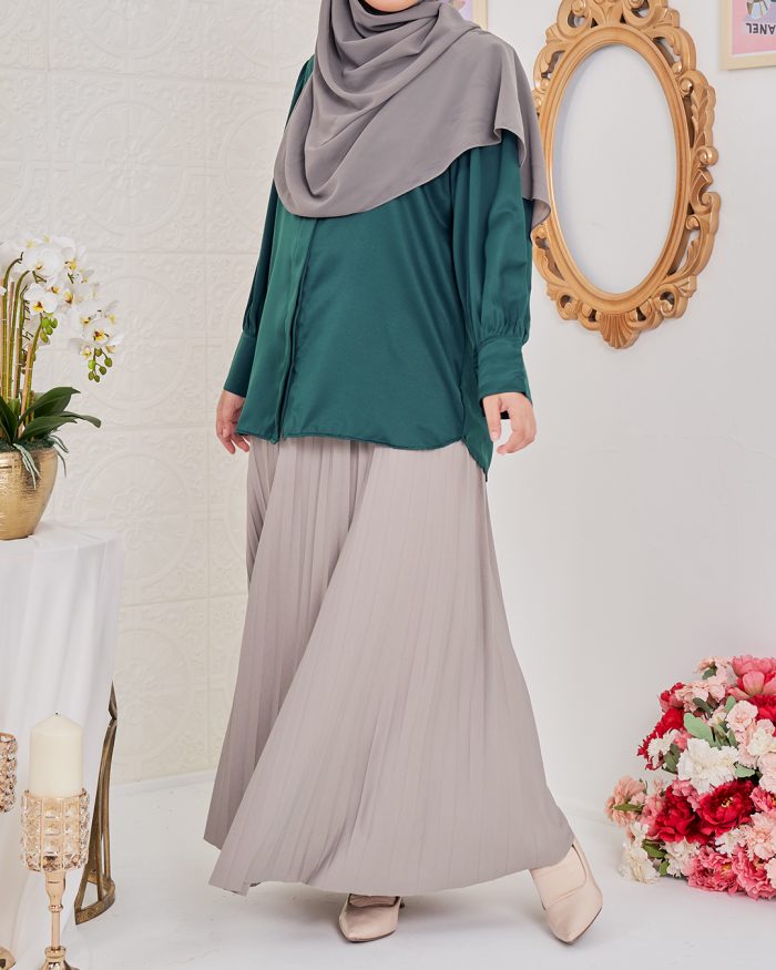 Blouse Satin Ramona - Emerald Green - Image 5