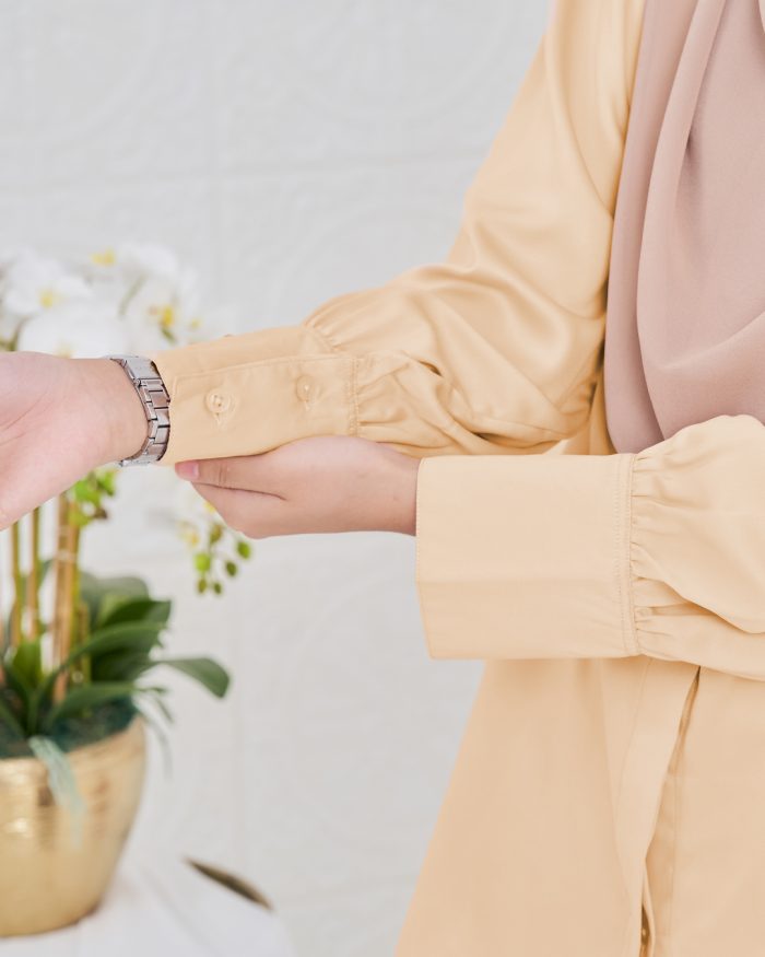 Blouse Satin Ramona - Egg Nog - Image 3