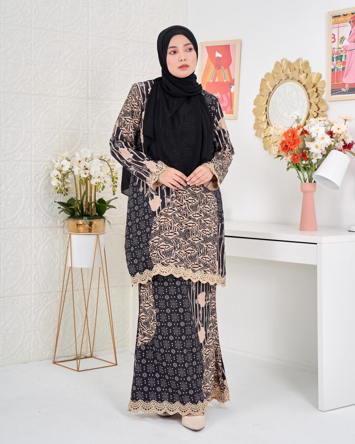 Baju Kurung Moden Batik Puteri Layla Laluna X MCC - Black Swan