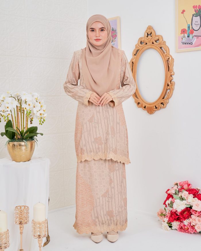 Baju Kurung Moden Batik Puteri Layla Laluna X MCC - Milkshake