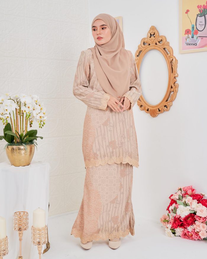 Baju Kurung Moden Batik Puteri Layla Laluna X MCC - Milkshake - Image 3