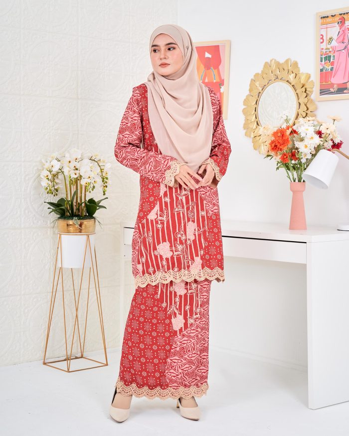 Baju Kurung Moden Batik Puteri Layla Laluna X MCC - Scarlet Red - Image 3