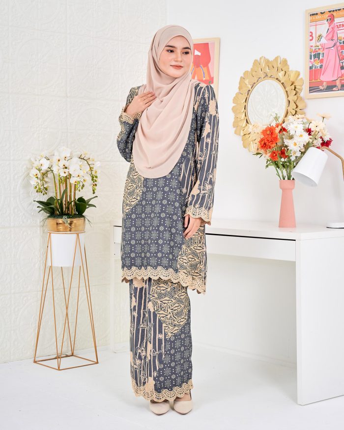 Baju Kurung Moden Batik Puteri Layla Laluna X MCC - Stonehenge - Image 5