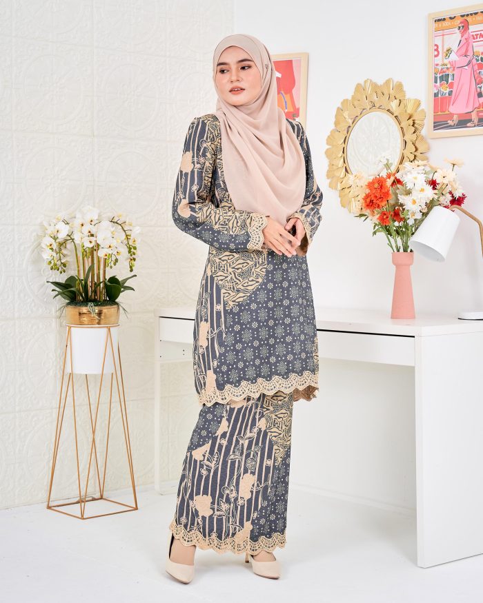 Baju Kurung Moden Batik Puteri Layla Laluna X MCC - Stonehenge - Image 3