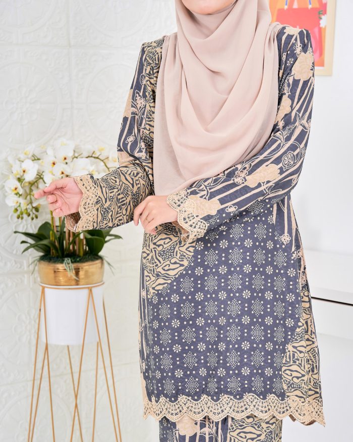 Baju Kurung Moden Batik Puteri Layla Laluna X MCC - Stonehenge - Image 2