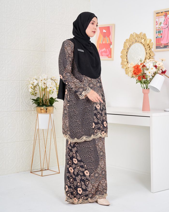 Baju Kurung Moden Batik Puteri Ledang Laluna X MCC - Jade Black - Image 5