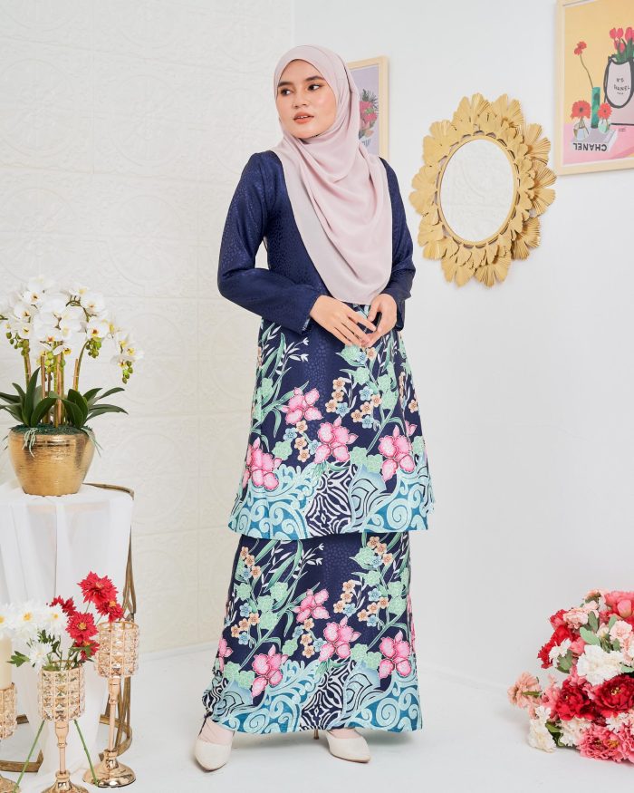 Baju Kurung Pahang Batik Sultanah 3.0 - Kirana Navy Blue