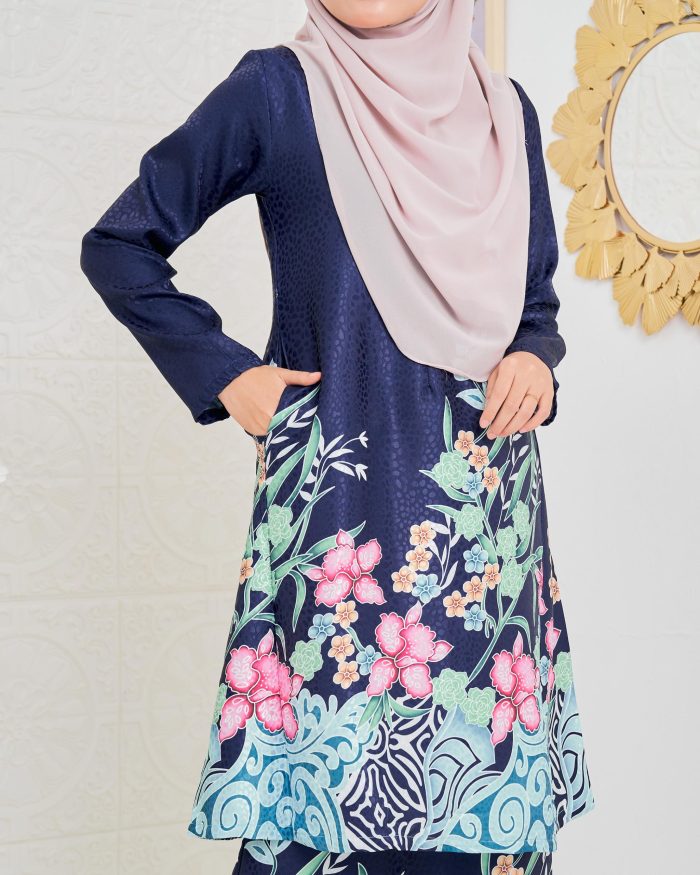 Baju Kurung Pahang Batik Sultanah 3.0 - Kirana Navy Blue - Image 4