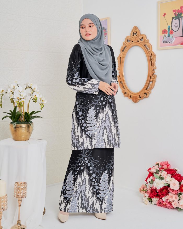 Baju Kurung Moden Batik Sultanah 4.0 - Purnama Black Charcoal - Image 3