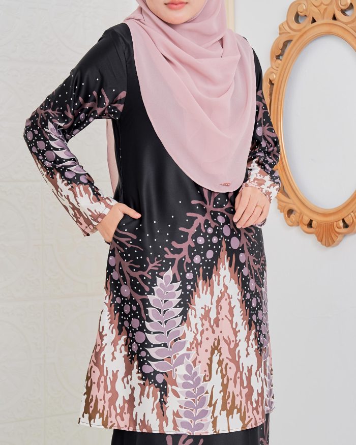 Baju Kurung Moden Batik Sultanah 4.0 - Purnama Sable Black - Image 3