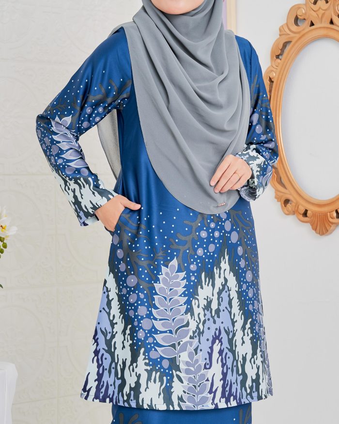 Baju Kurung Moden Batik Sultanah 4.0 - Purnama Yale Blue - Image 3