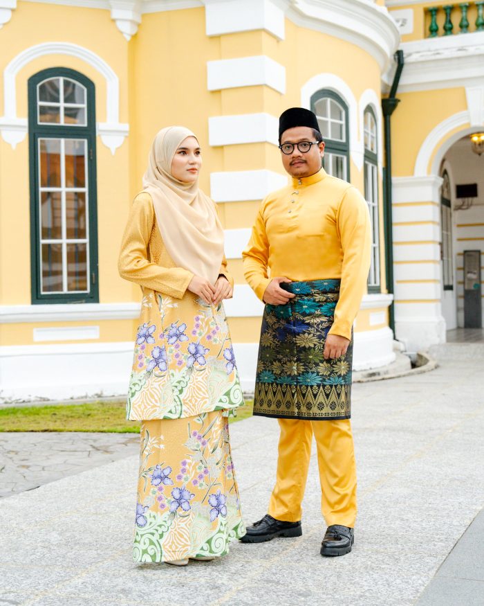 Baju Kurung Pahang Batik Sultanah 3.0 - Kirana Gold - Image 6