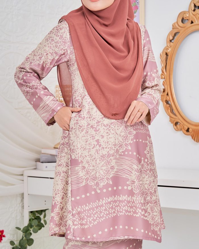 Baju Kurung Pahang Batik Sultanah 5.0 - Indera Crepe Pink - Image 4