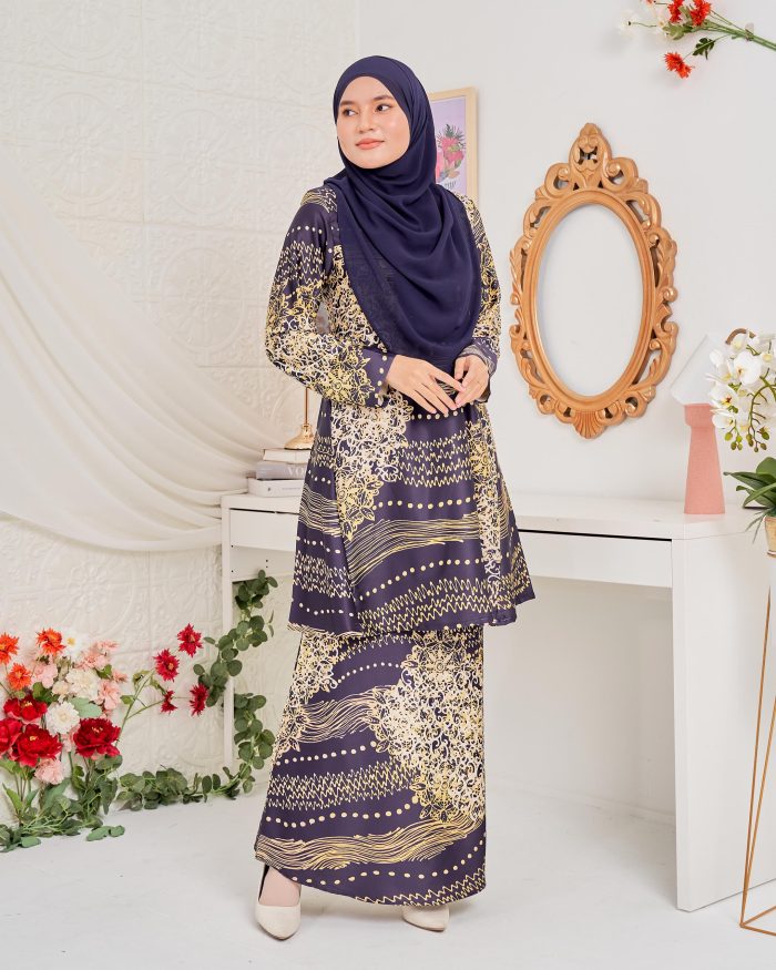 Baju Kurung Pahang Batik Sultanah 5.0 - Indera Deep Blue - Image 2