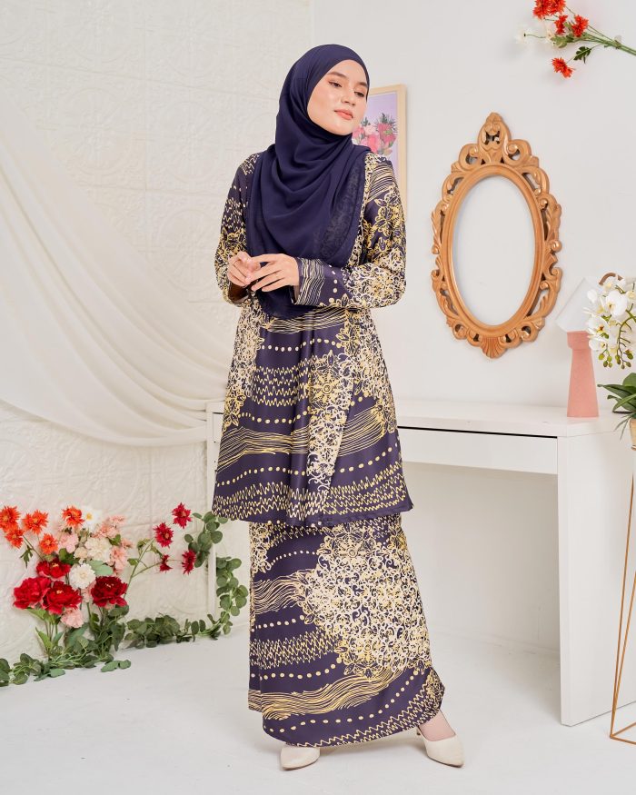 Baju Kurung Pahang Batik Sultanah 5.0 - Indera Deep Blue - Image 3