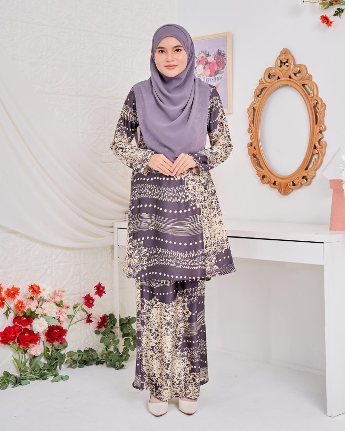 Baju Kurung Pahang Batik Sultanah 5.0 - Indera Mauve Purple - Image 3