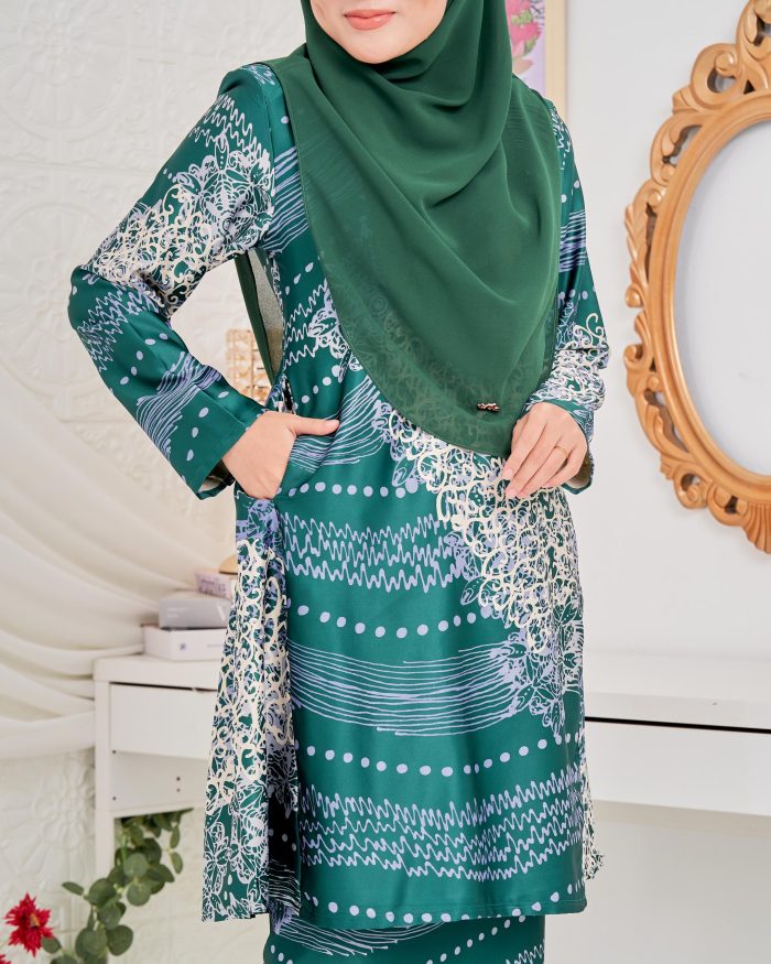 Baju Kurung Pahang Batik Sultanah 5.0 - Indera Pine Green - Image 4