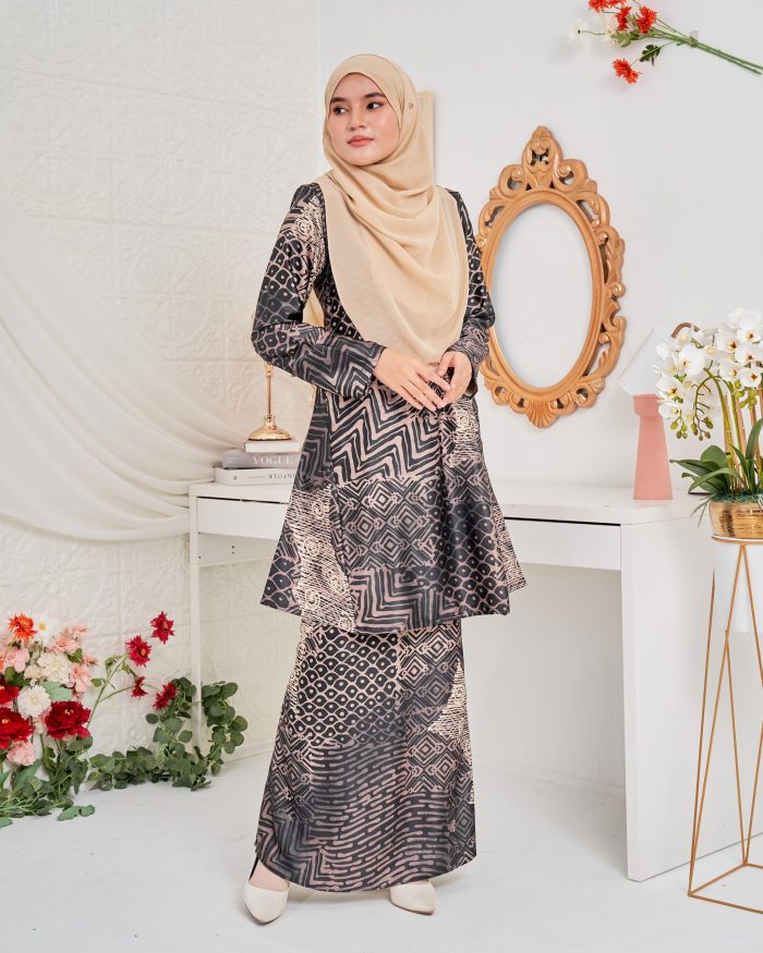 Baju Kurung Pahang Batik Sultanah 5.0 - Kayangan Black Smith