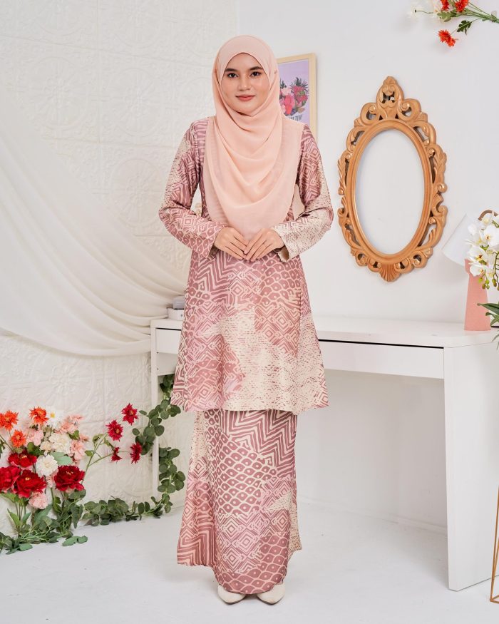 Baju Kurung Pahang Batik Sultanah 5.0 - Kayangan Blush Pink