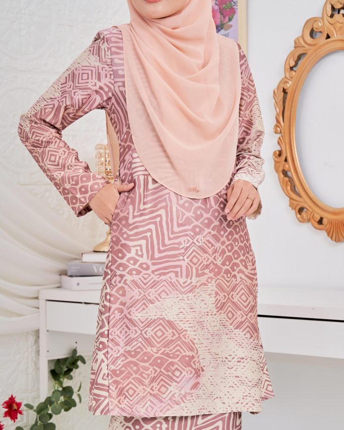 Baju Kurung Pahang Batik Sultanah 5.0 - Kayangan Blush Pink - Image 2