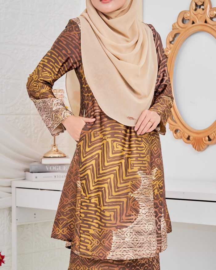 Baju Kurung Pahang Batik Sultanah 5.0 - Kayangan Hazelnut Brown - Image 2