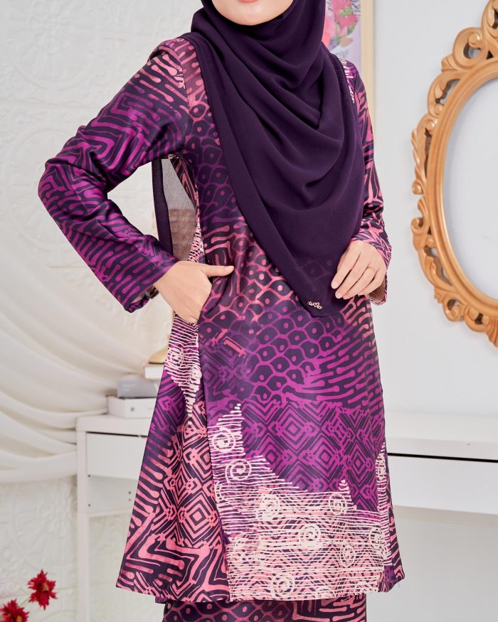 Baju Kurung Pahang Batik Sultanah 5.0 - Kayangan Luxury Purple - Image 2