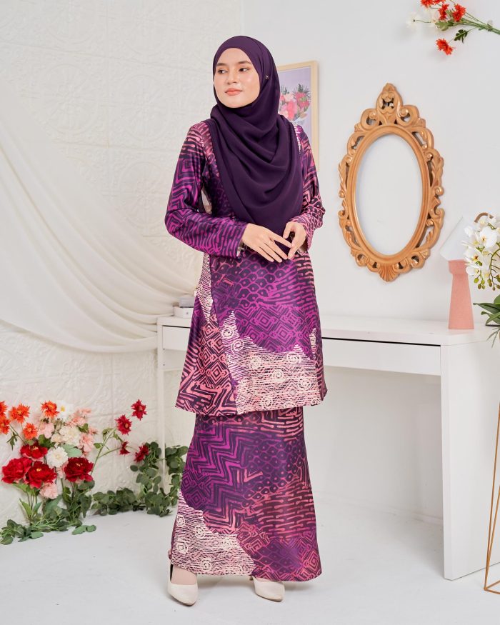 Baju Kurung Pahang Batik Sultanah 5.0 - Kayangan Luxury Purple - Image 3