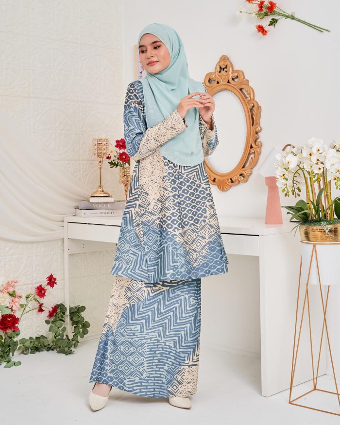 Baju Kurung Pahang Batik Sultanah 5.0 - Kayangan Stone Blue - Image 3