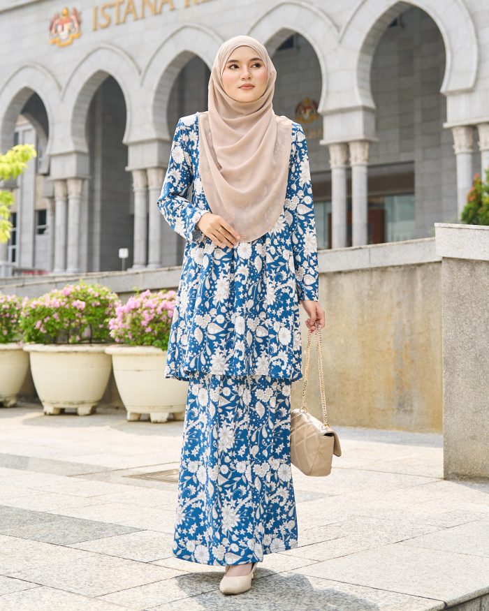 Baju Kurung Riau Larisa Printed - Blue Zinnia