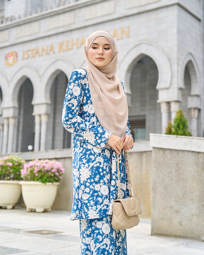 Baju Kurung Riau Larisa Printed - Blue Zinnia - Image 3