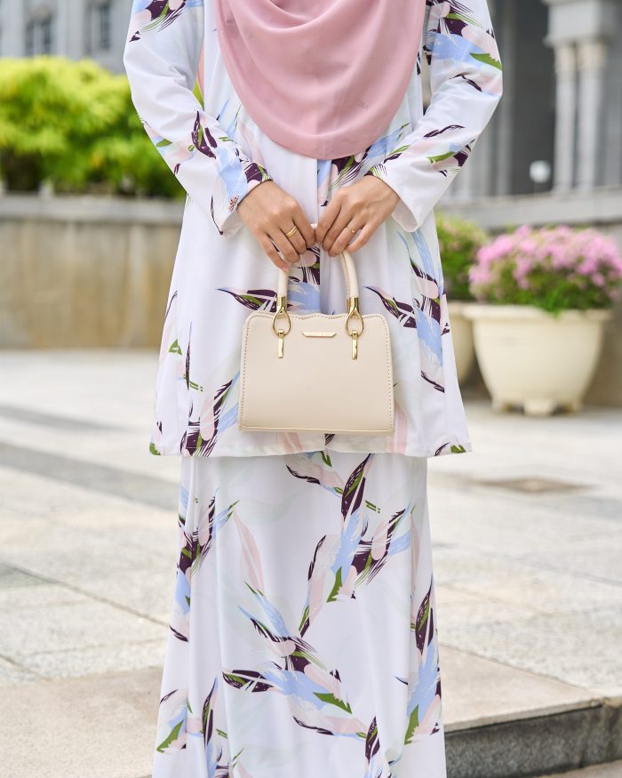 Baju Kurung Riau Larisa Printed - Snow Lirio - Image 4
