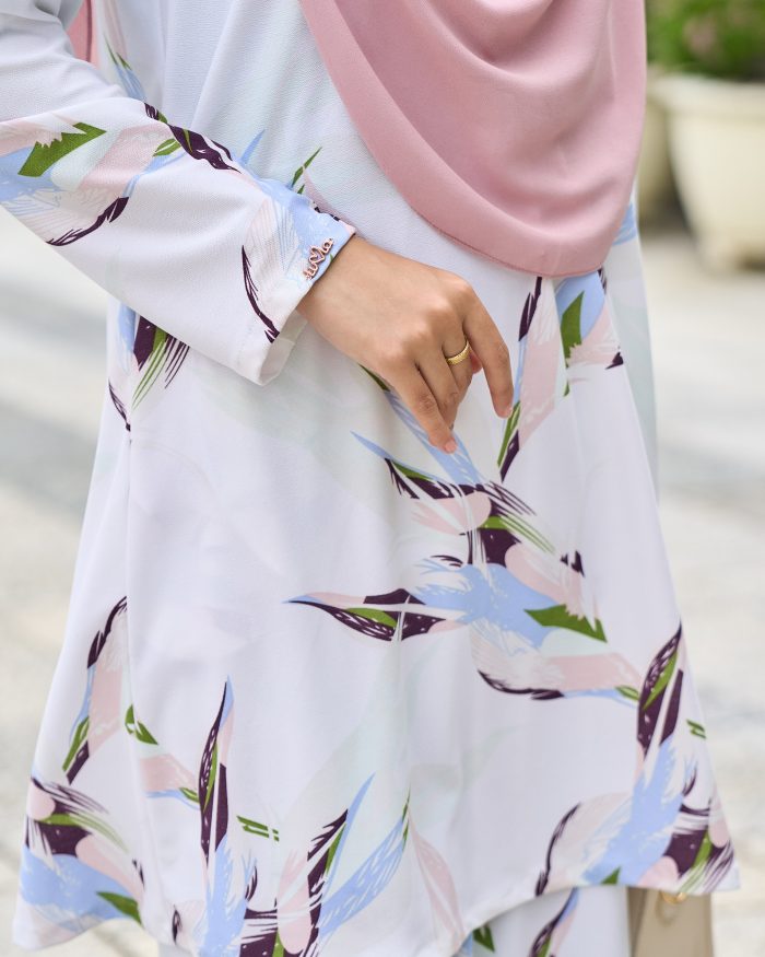 Baju Kurung Riau Larisa Printed - Snow Lirio - Image 5