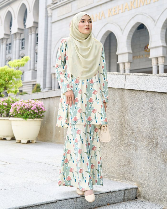 Baju Kurung Riau Larisa Printed - Tulip Romance - Image 2