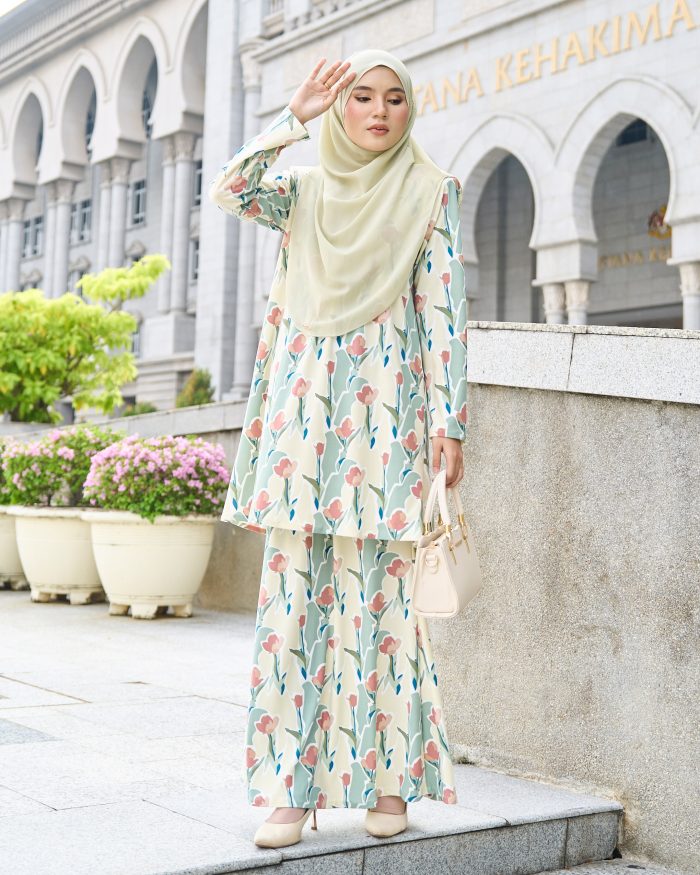 Baju Kurung Riau Larisa Printed - Tulip Romance