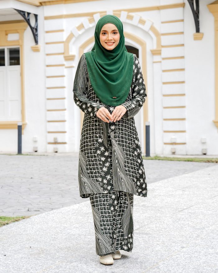 Baju Kebarung Batik Sultanah 7.0 - Aina Army Green - Image 3