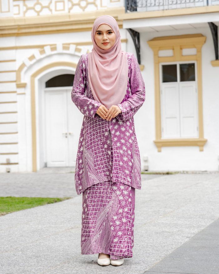 Baju Kebarung Batik Sultanah 7.0 - Aina Lilac Purple - Image 4