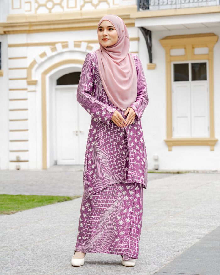 Baju Kebarung Batik Sultanah 7.0 - Aina Lilac Purple - Image 3