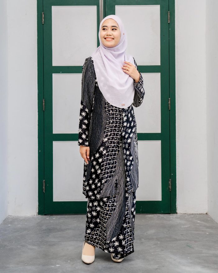 Baju Kebarung Batik Sultanah 7.0 - Aina Matte Black - Image 2