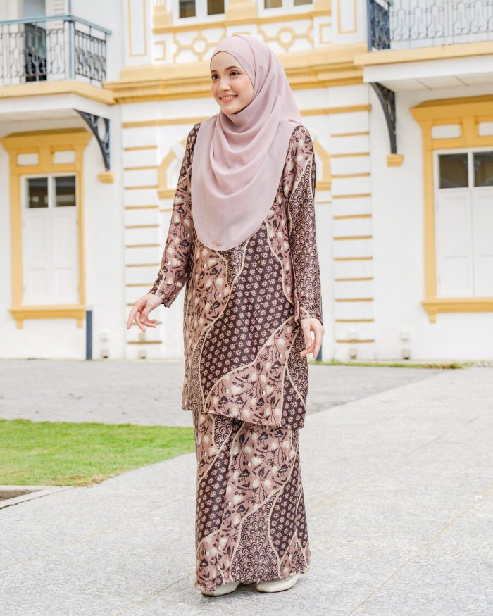 Baju Kurung Moden Batik Sultanah 7.0 - Alifa Espresso Brown - Image 4