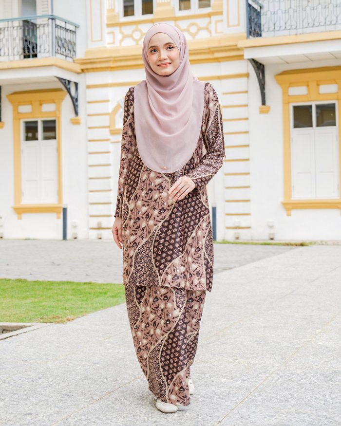 Baju Kurung Moden Batik Sultanah 7.0 - Alifa Espresso Brown - Image 3