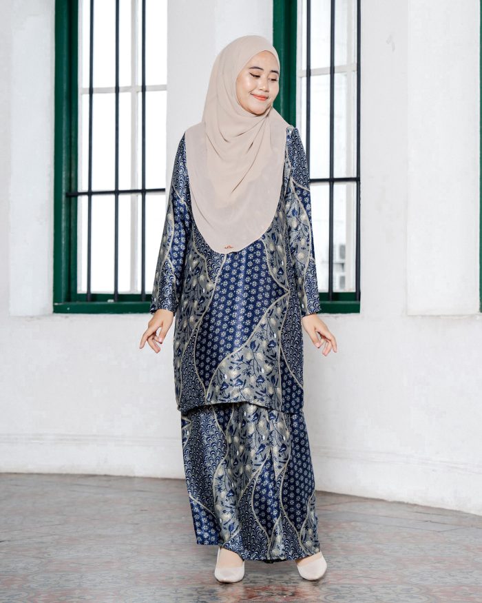 Baju Kurung Moden Batik Sultanah 7.0 - Alifa Space Blue - Image 2