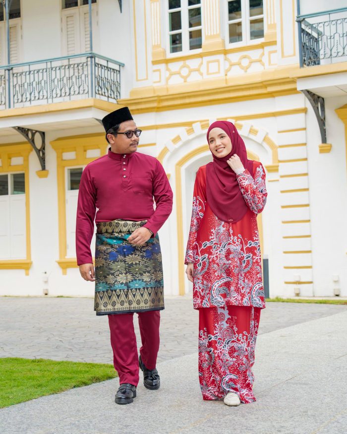 Baju Kurung Moden Batik Sultanah 4.0 - Andika Red Chili - Image 4