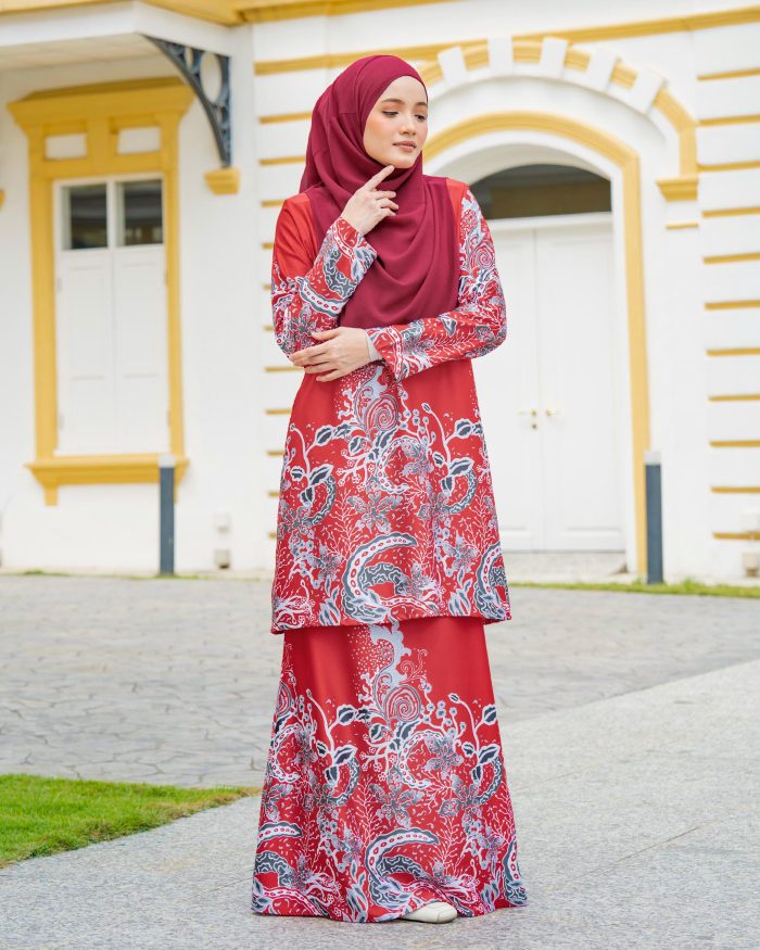 Baju Kurung Moden Batik Sultanah 4.0 - Andika Red Chili - Image 2