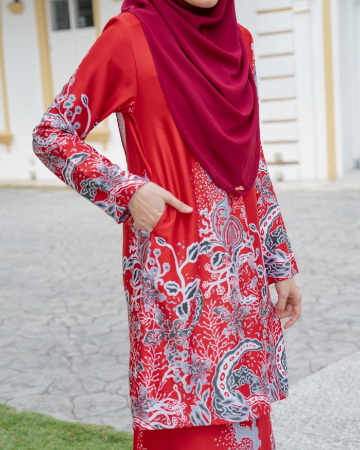 Baju Kurung Moden Batik Sultanah 4.0 - Andika Red Chili - Image 3